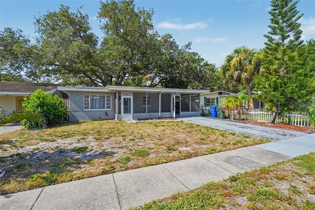 For Sale: $275,000 (2 beds, 1 baths, 840 Square Feet)
