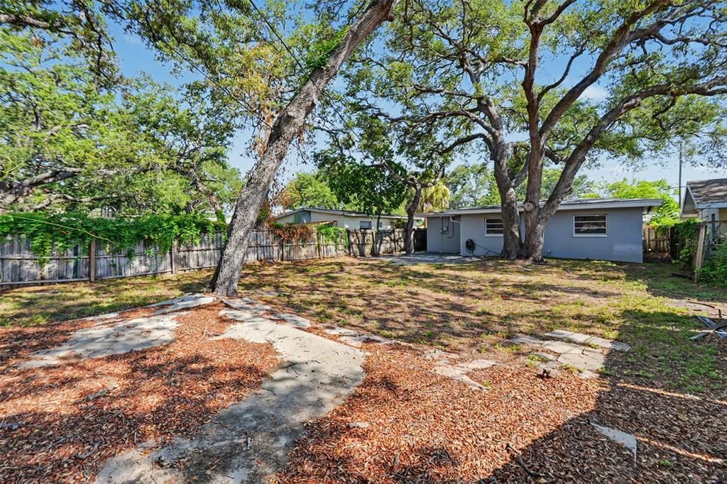 For Sale: $275,000 (2 beds, 1 baths, 840 Square Feet)