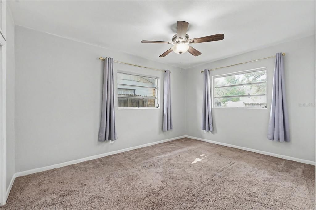 For Sale: $275,000 (2 beds, 1 baths, 840 Square Feet)