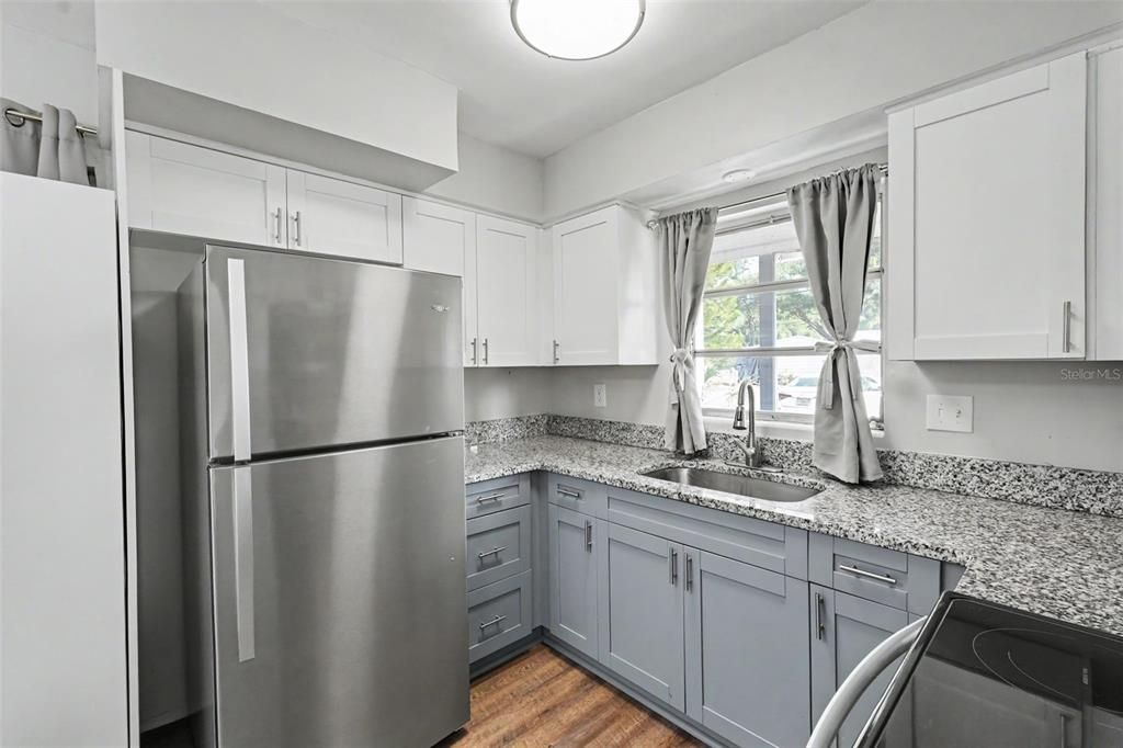 For Sale: $275,000 (2 beds, 1 baths, 840 Square Feet)