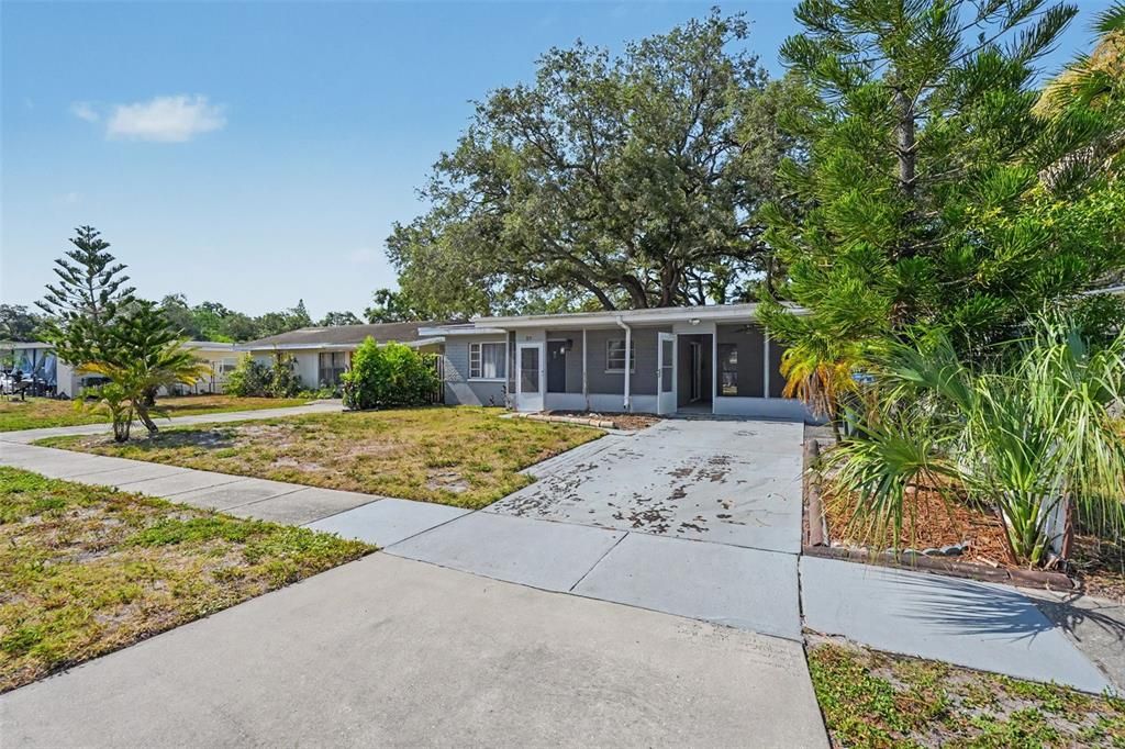 For Sale: $275,000 (2 beds, 1 baths, 840 Square Feet)
