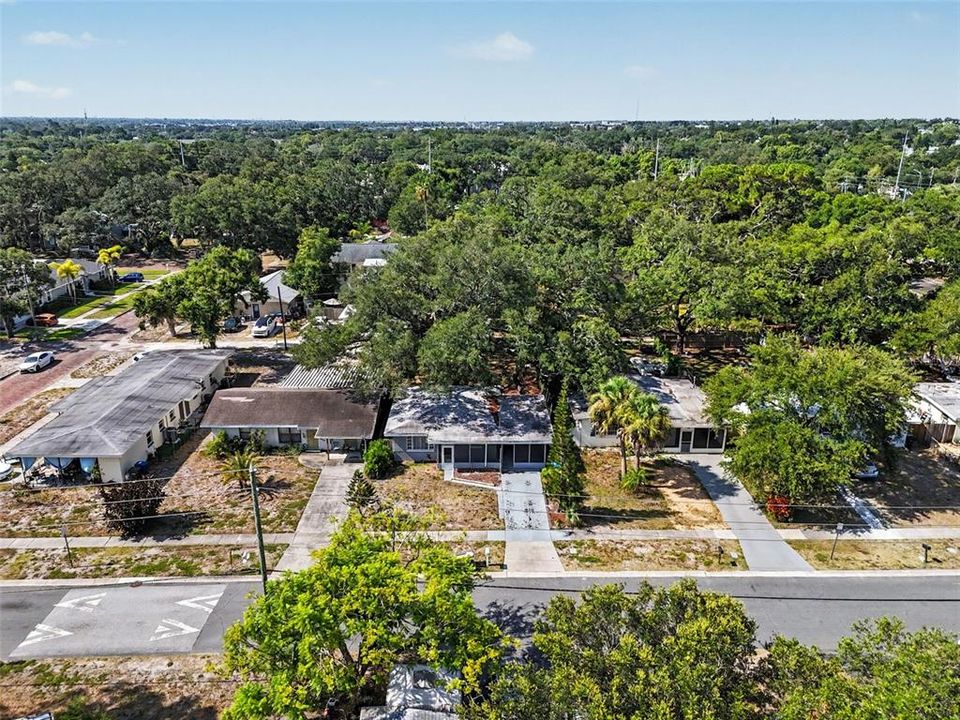 For Sale: $275,000 (2 beds, 1 baths, 840 Square Feet)