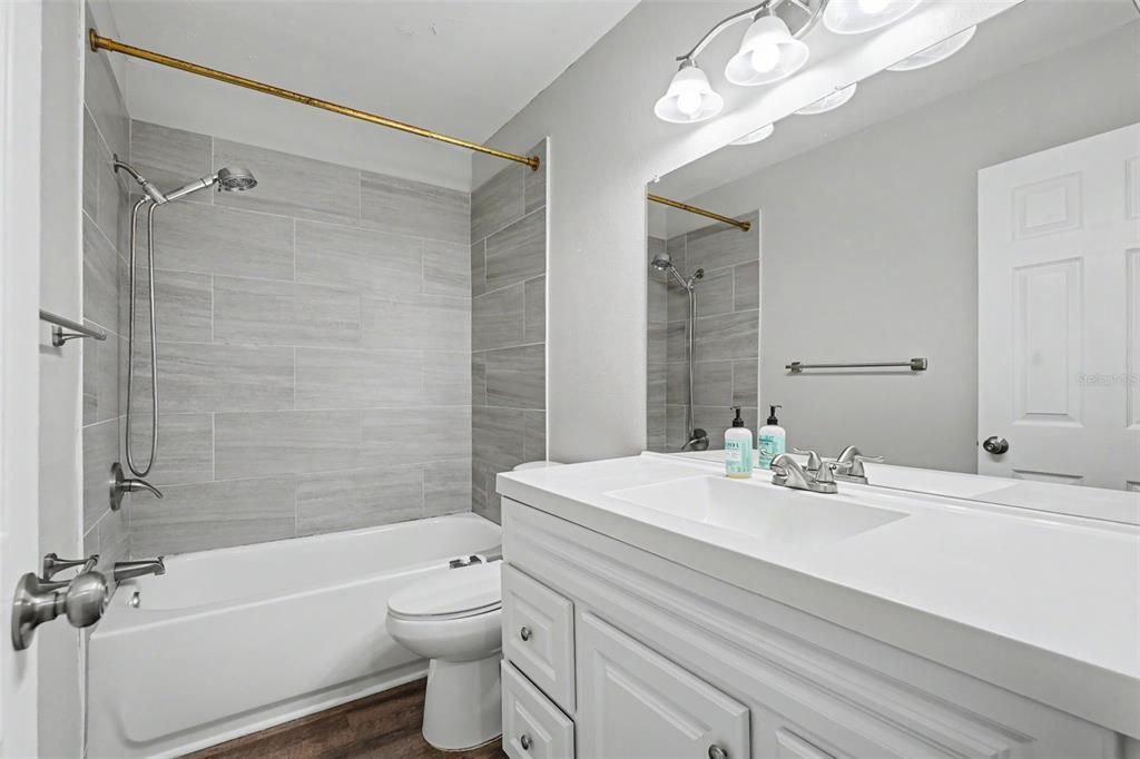 For Sale: $275,000 (2 beds, 1 baths, 840 Square Feet)