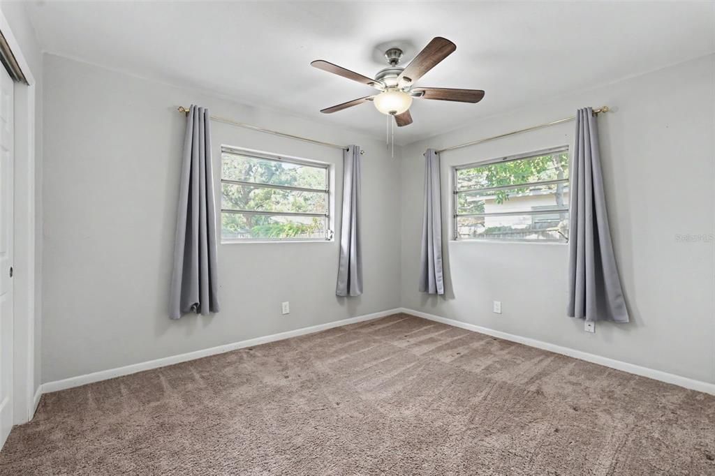 For Sale: $275,000 (2 beds, 1 baths, 840 Square Feet)