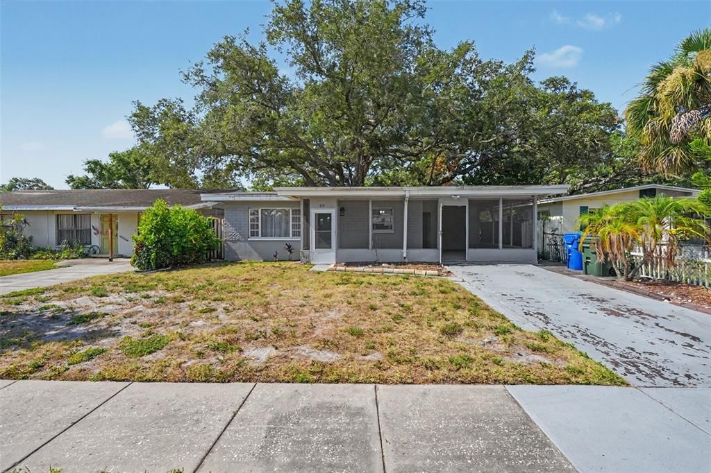 For Sale: $275,000 (2 beds, 1 baths, 840 Square Feet)