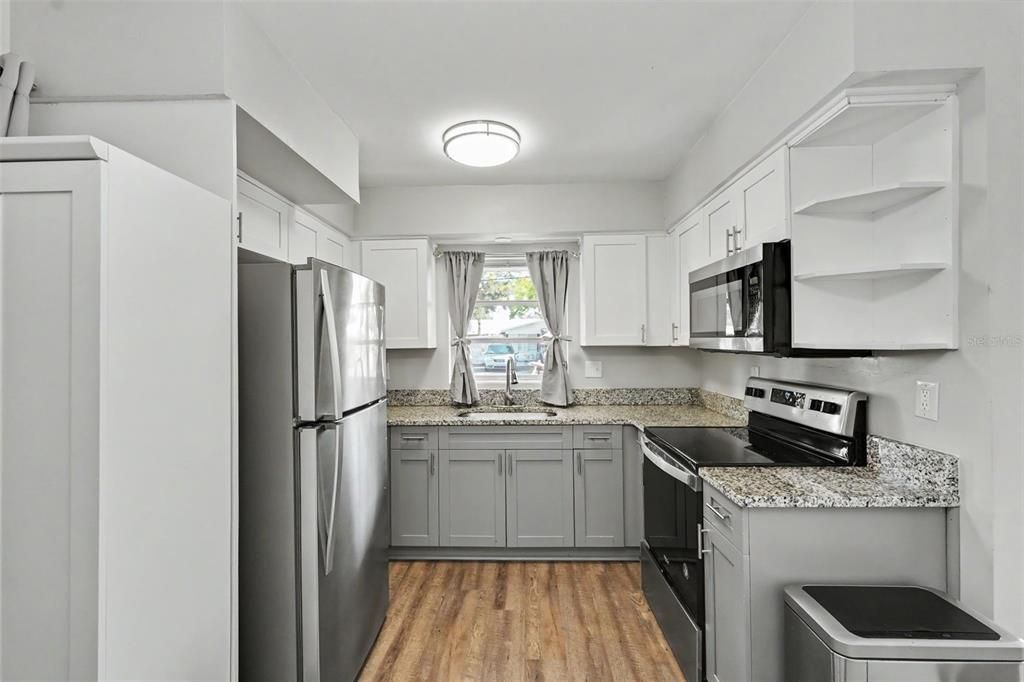 For Sale: $275,000 (2 beds, 1 baths, 840 Square Feet)