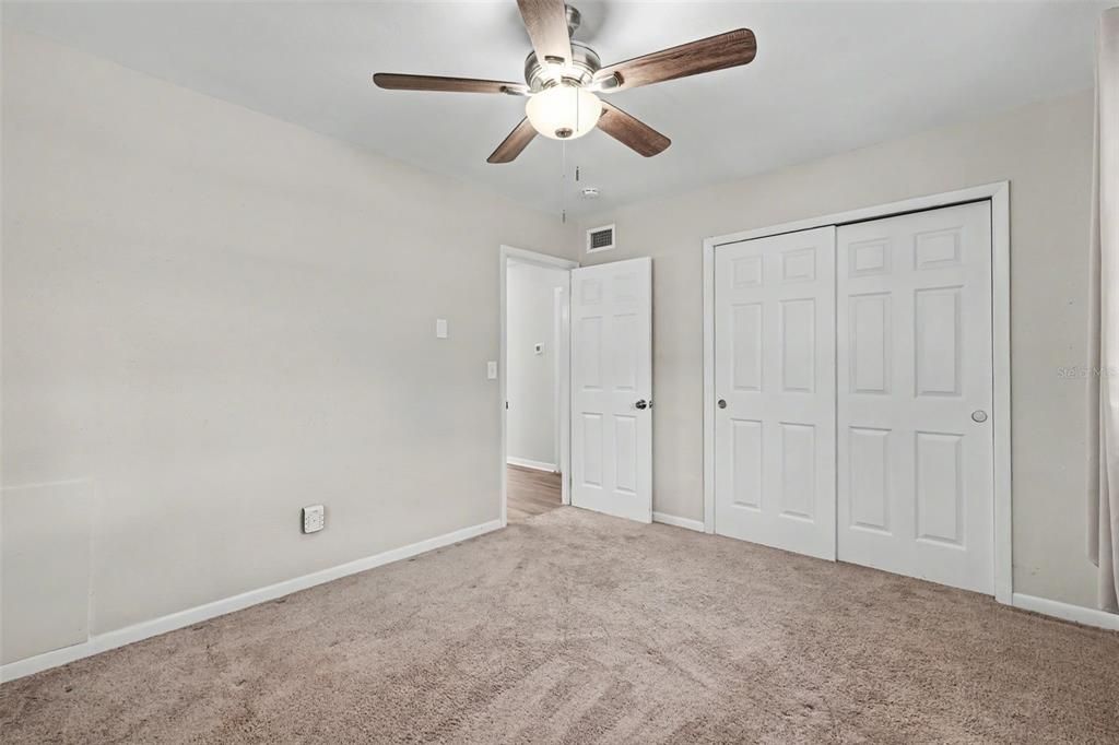 For Sale: $275,000 (2 beds, 1 baths, 840 Square Feet)