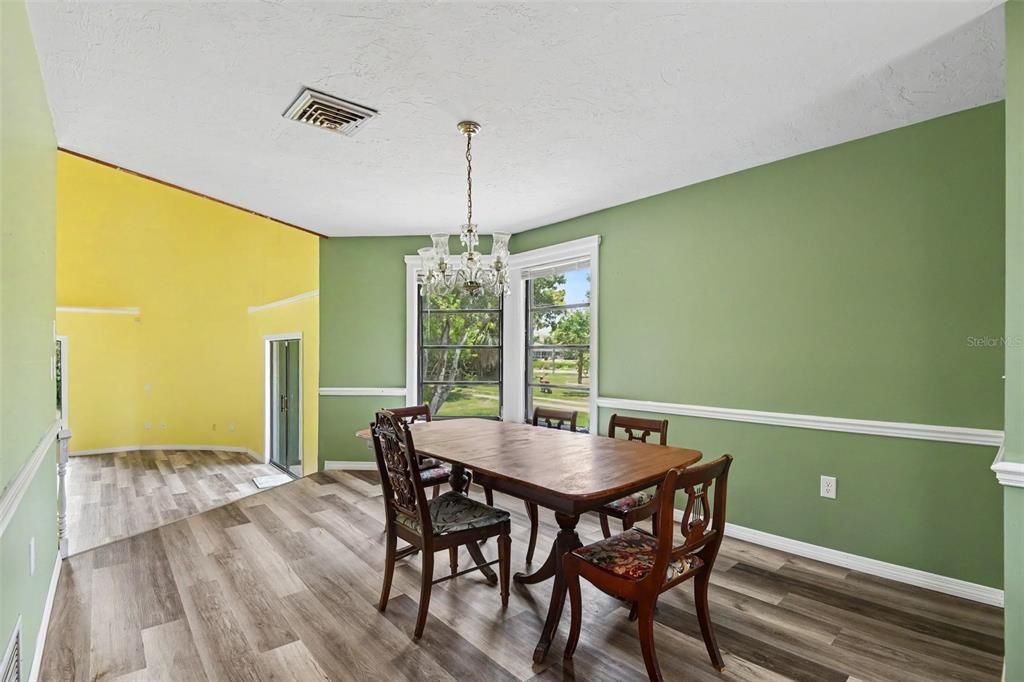 For Sale: $375,000 (3 beds, 2 baths, 2500 Square Feet)