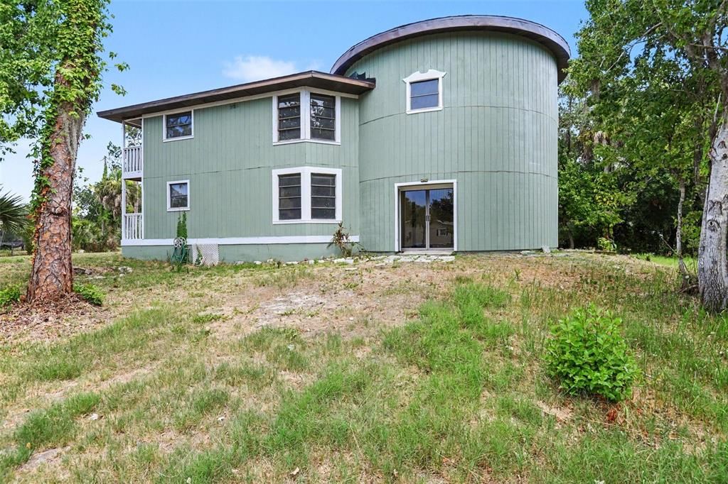 For Sale: $375,000 (3 beds, 2 baths, 2500 Square Feet)