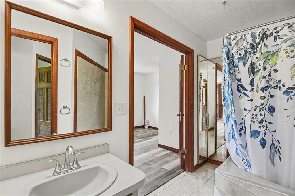 For Sale: $375,000 (3 beds, 2 baths, 2500 Square Feet)