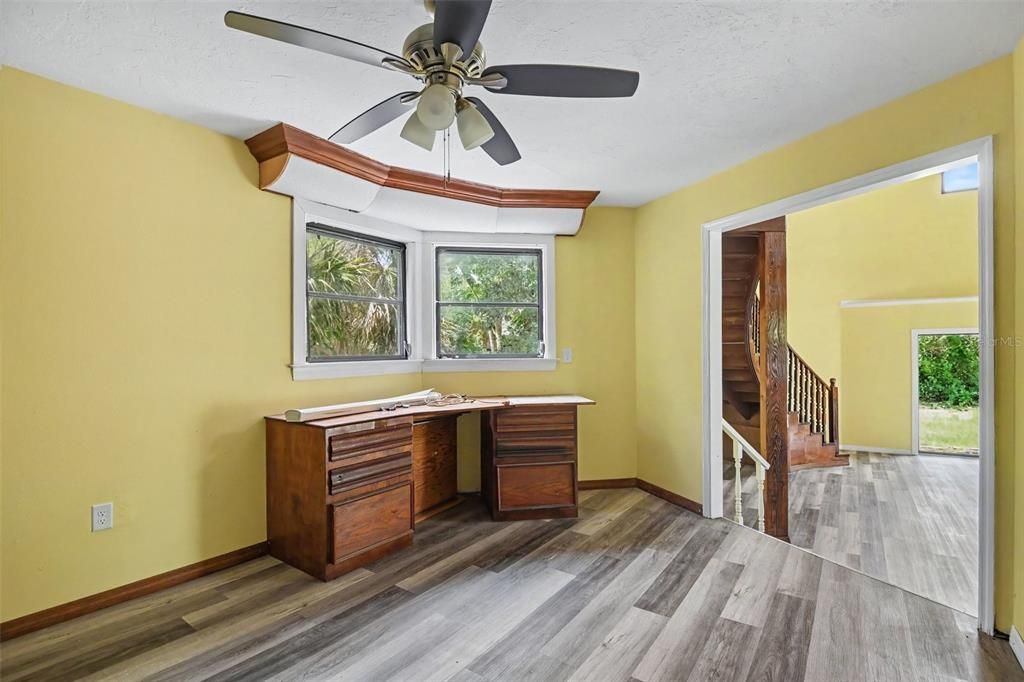 For Sale: $375,000 (3 beds, 2 baths, 2500 Square Feet)