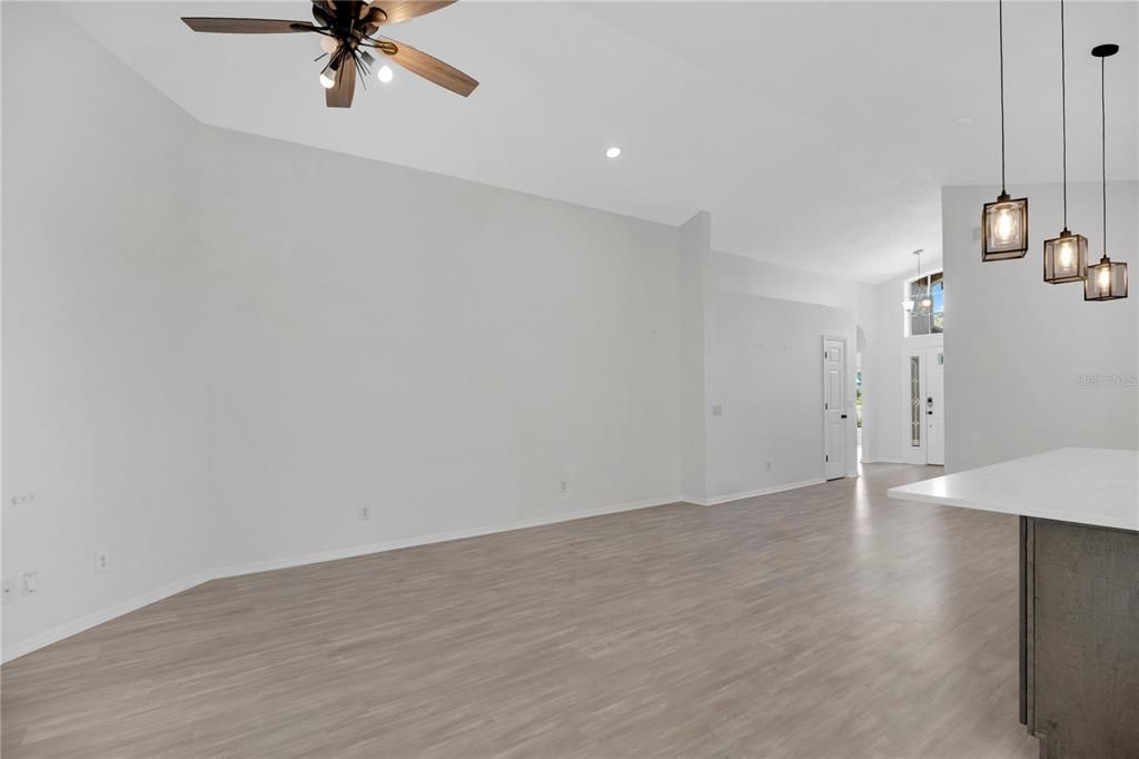 For Sale: $525,000 (3 beds, 2 baths, 1598 Square Feet)