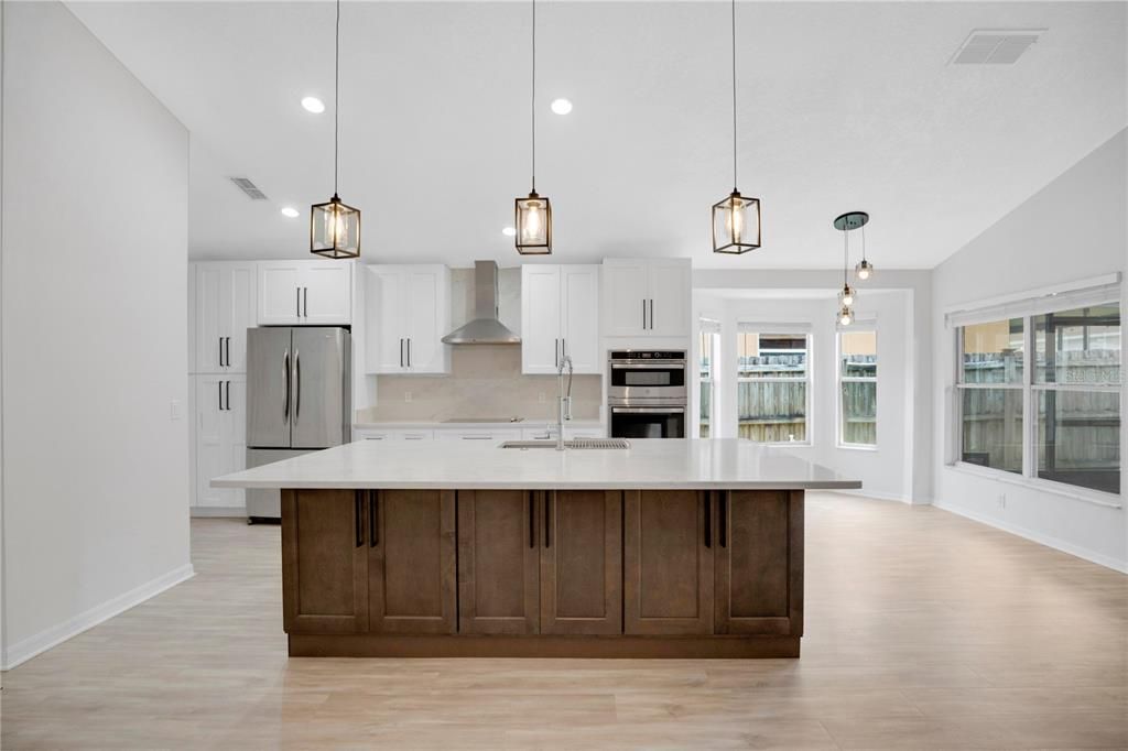 For Sale: $525,000 (3 beds, 2 baths, 1598 Square Feet)