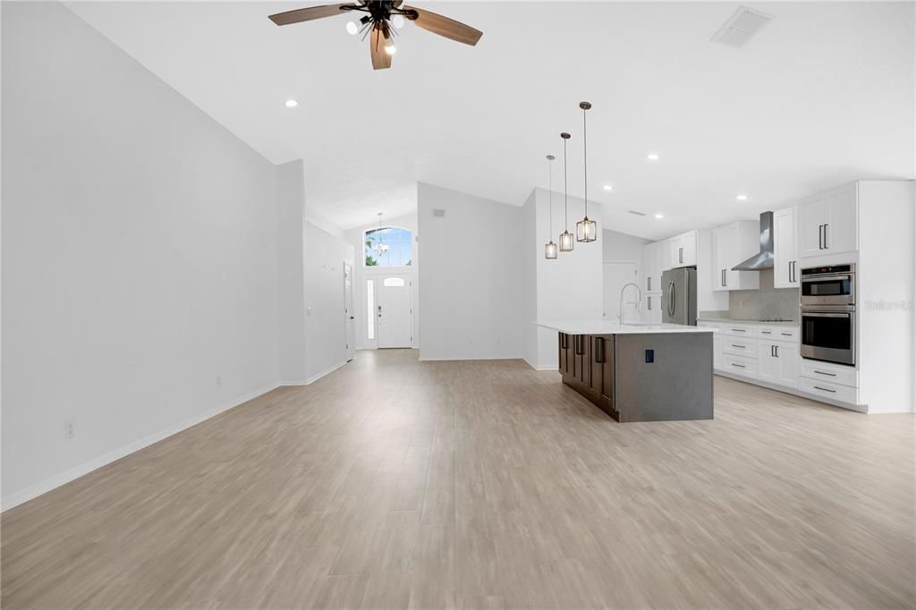 For Sale: $525,000 (3 beds, 2 baths, 1598 Square Feet)