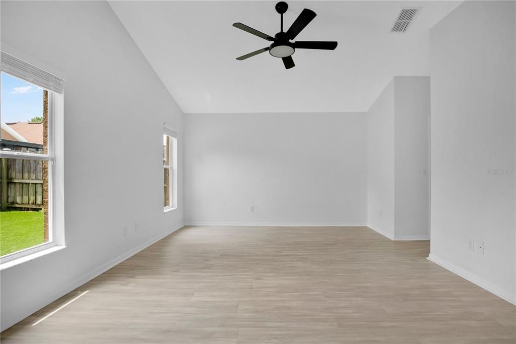For Sale: $525,000 (3 beds, 2 baths, 1598 Square Feet)