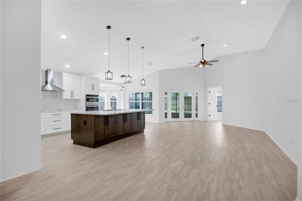 For Sale: $525,000 (3 beds, 2 baths, 1598 Square Feet)