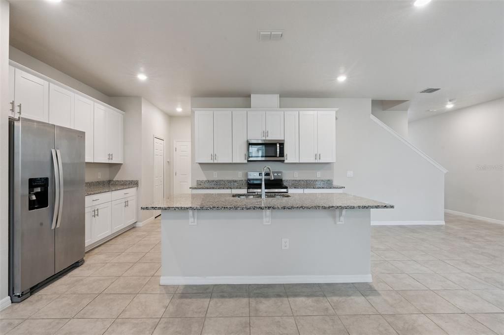 En Venta: $455,000 (3 camas, 2 baños, 2304 Pies cuadrados)