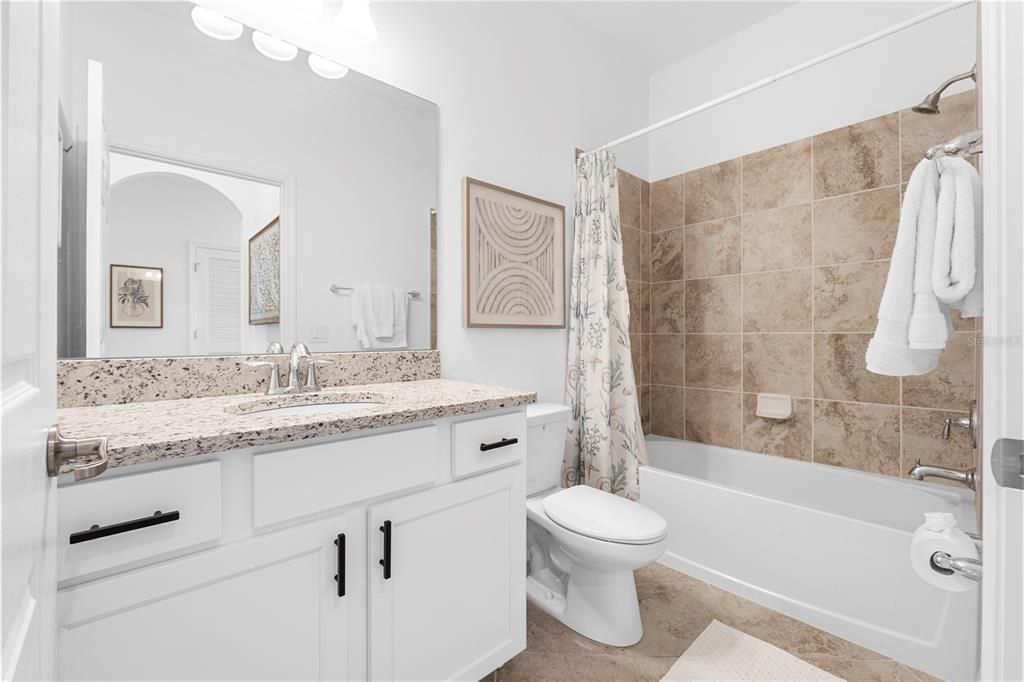For Sale: $249,900 (2 beds, 2 baths, 1198 Square Feet)