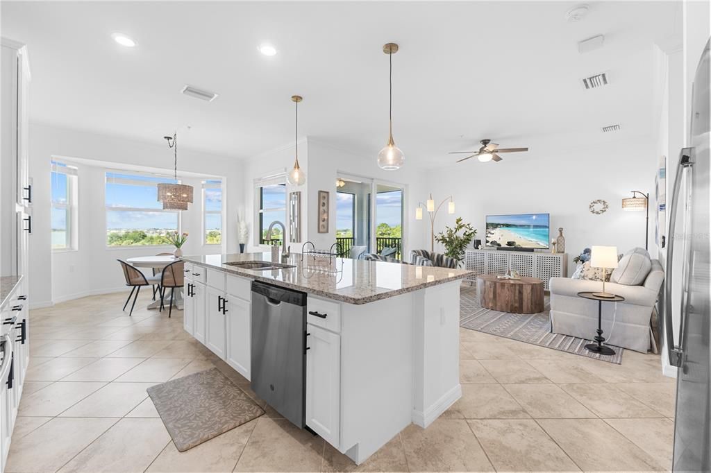 For Sale: $249,900 (2 beds, 2 baths, 1198 Square Feet)