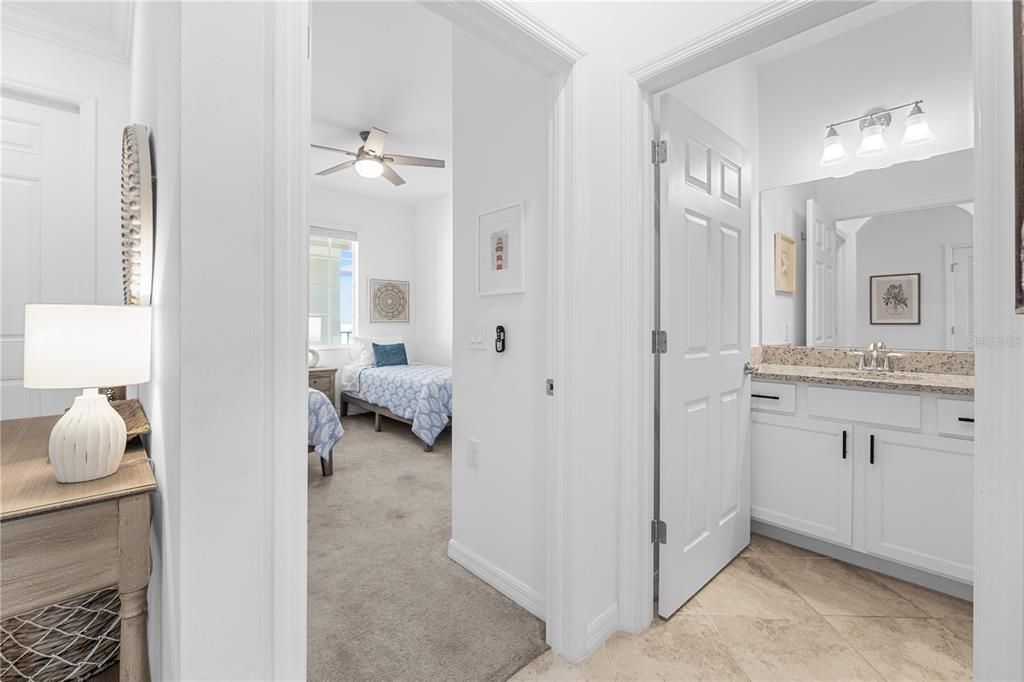 For Sale: $249,900 (2 beds, 2 baths, 1198 Square Feet)