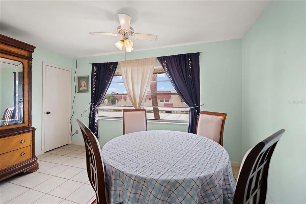 For Sale: $77,000 (1 beds, 1 baths, 790 Square Feet)