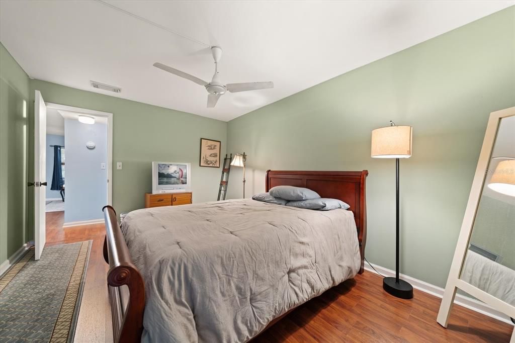 For Sale: $77,000 (1 beds, 1 baths, 790 Square Feet)