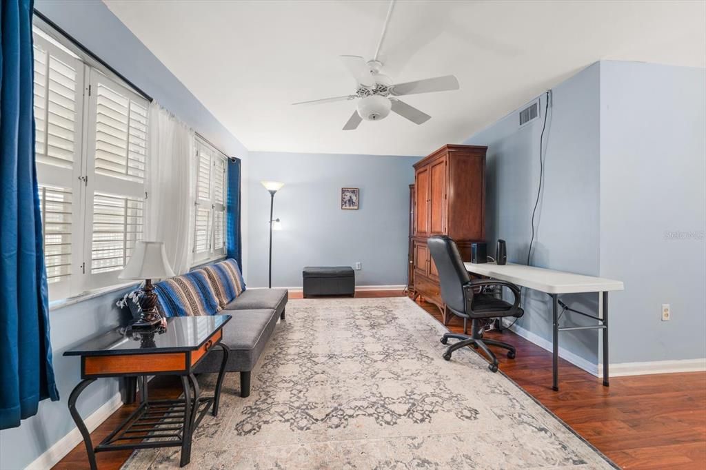 For Sale: $77,000 (1 beds, 1 baths, 790 Square Feet)