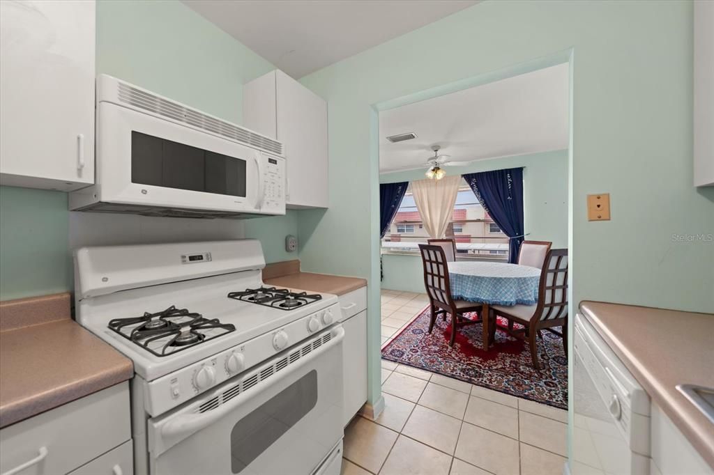 For Sale: $77,000 (1 beds, 1 baths, 790 Square Feet)