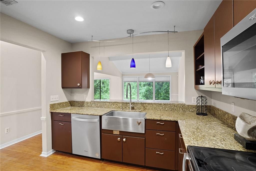 For Sale: $279,000 (3 beds, 2 baths, 1456 Square Feet)