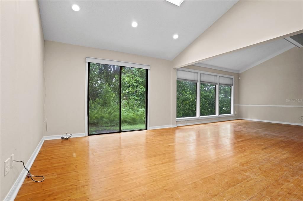 For Sale: $279,000 (3 beds, 2 baths, 1456 Square Feet)