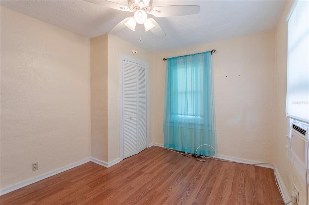 En Venta: $300,000 (2 camas, 1 baños, 1272 Pies cuadrados)
