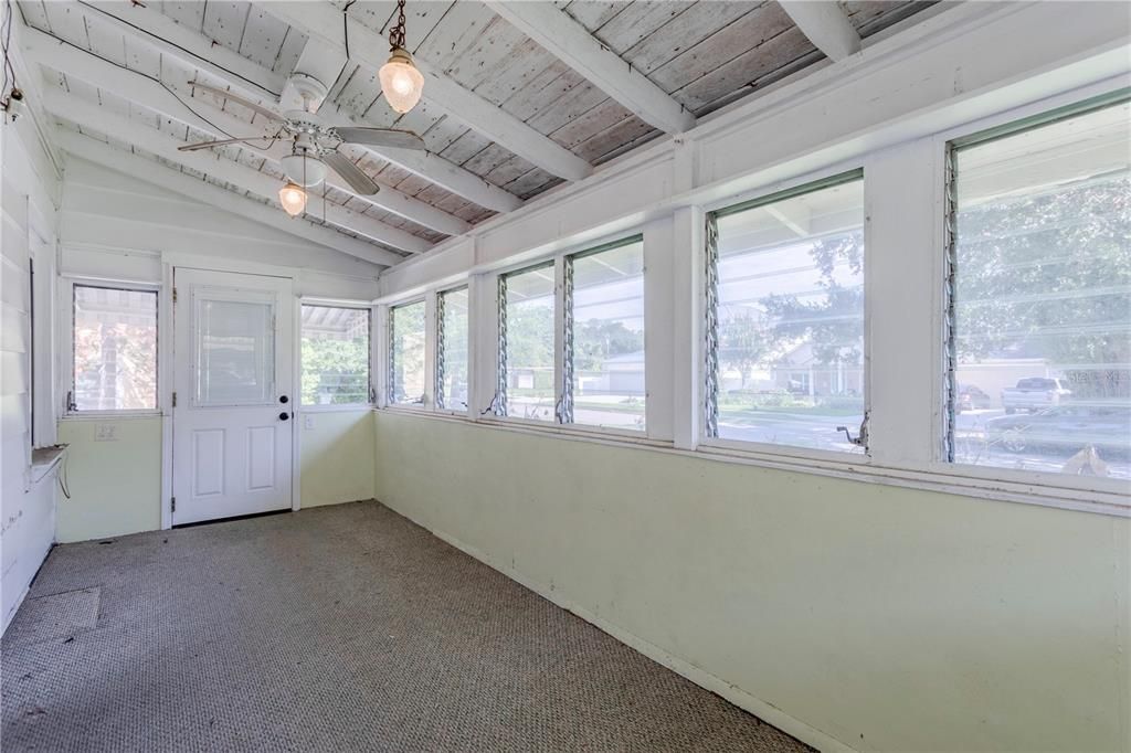 En Venta: $300,000 (2 camas, 1 baños, 1272 Pies cuadrados)