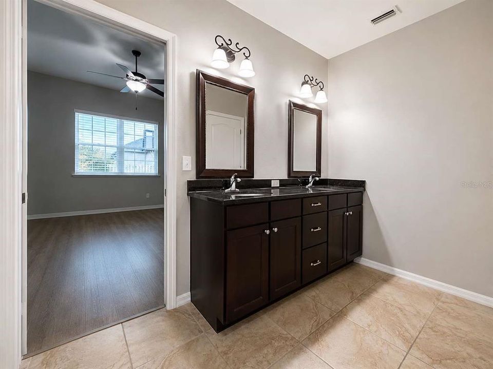 For Rent: $2,500 (3 beds, 2 baths, 1577 Square Feet)