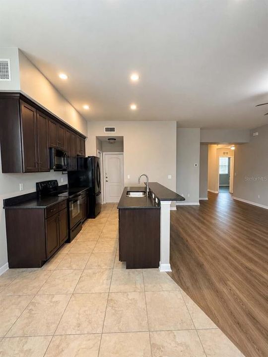For Rent: $2,500 (3 beds, 2 baths, 1577 Square Feet)