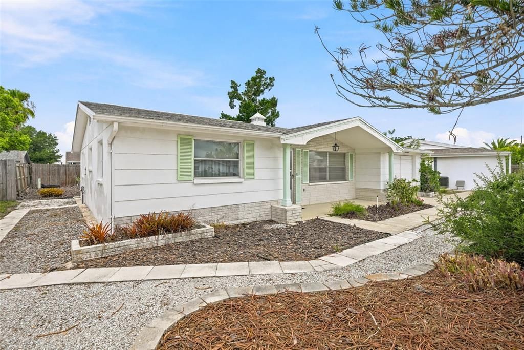 Active With Contract: $195,000 (2 beds, 2 baths, 1320 Square Feet)
