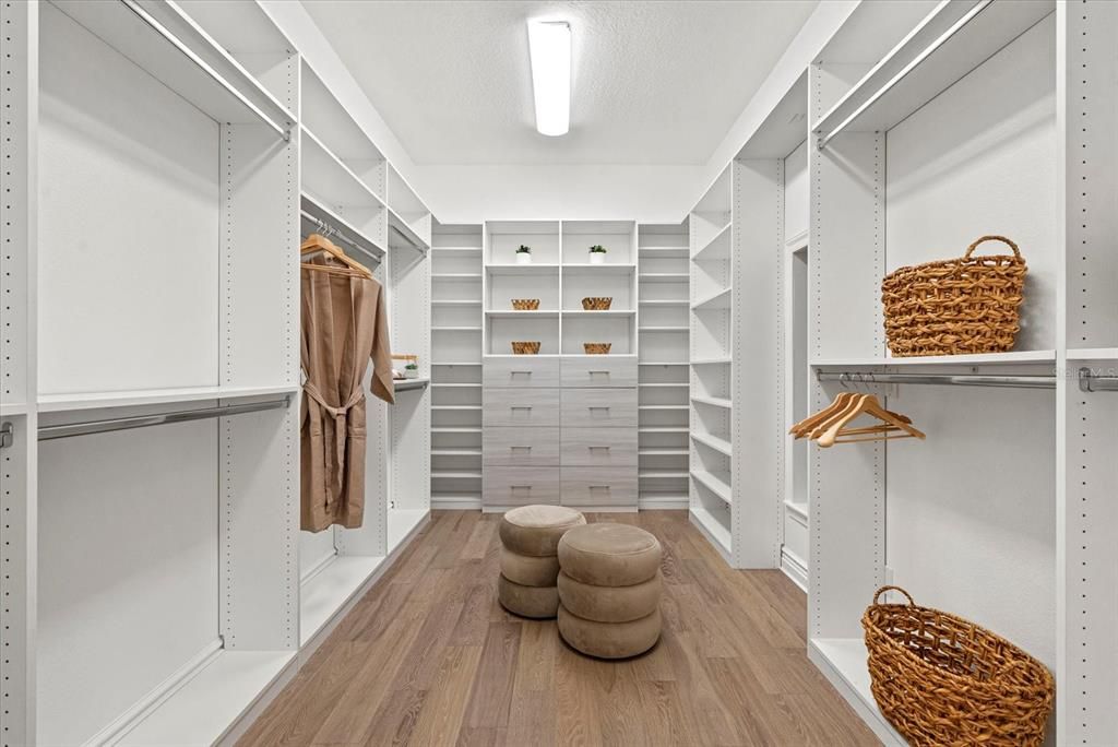 В аренду: $12,500 (4 спален, 3 ванн, 5012 Квадратных фут)