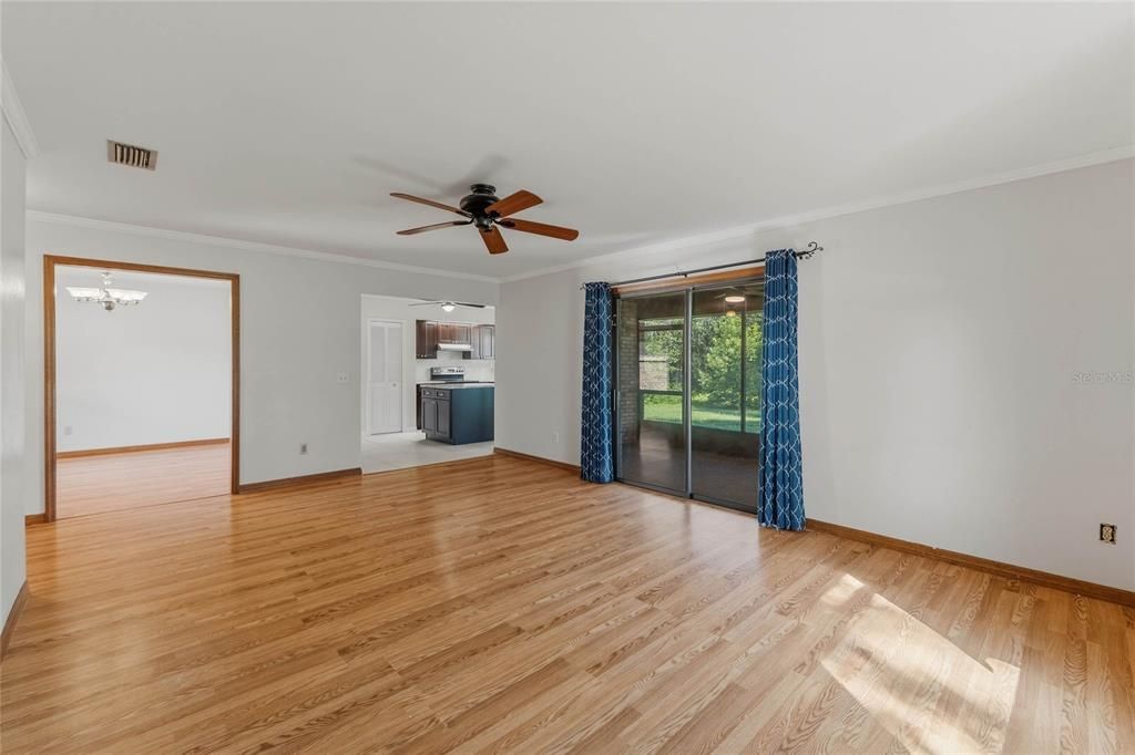For Sale: $289,000 (2 beds, 2 baths, 1292 Square Feet)