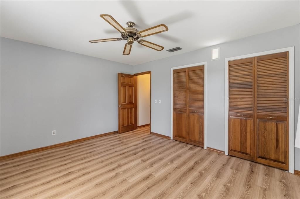 For Sale: $289,000 (2 beds, 2 baths, 1292 Square Feet)
