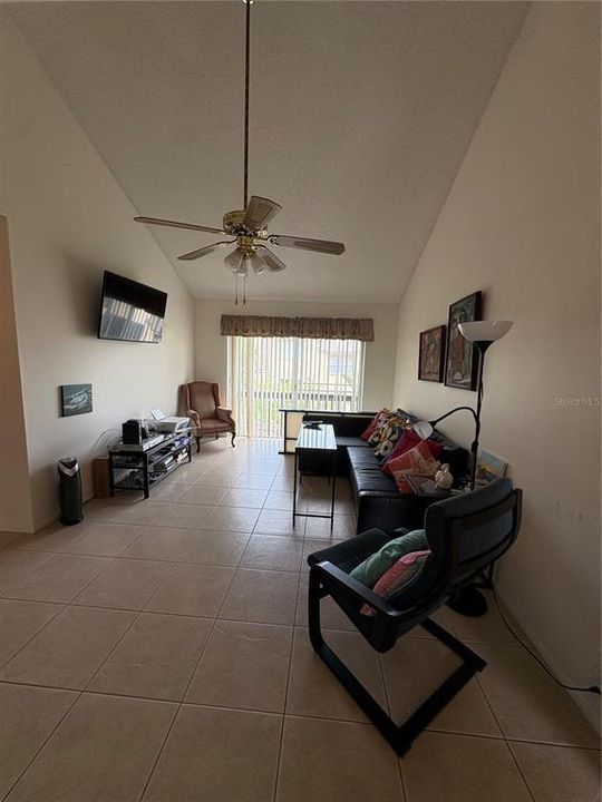 For Sale: $135,000 (1 beds, 1 baths, 792 Square Feet)