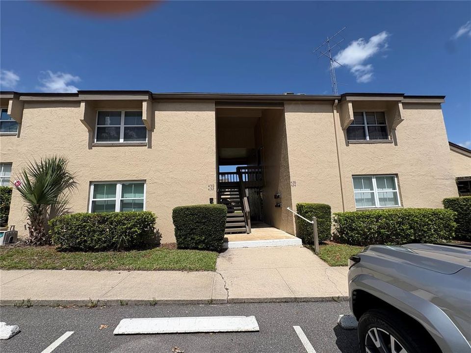 For Sale: $135,000 (1 beds, 1 baths, 792 Square Feet)