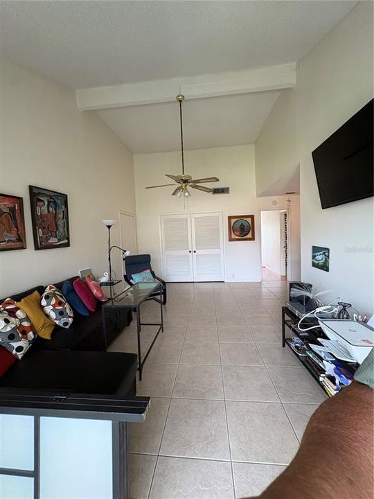 For Sale: $135,000 (1 beds, 1 baths, 792 Square Feet)