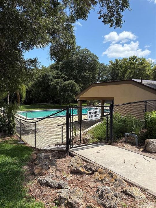 For Sale: $135,000 (1 beds, 1 baths, 792 Square Feet)