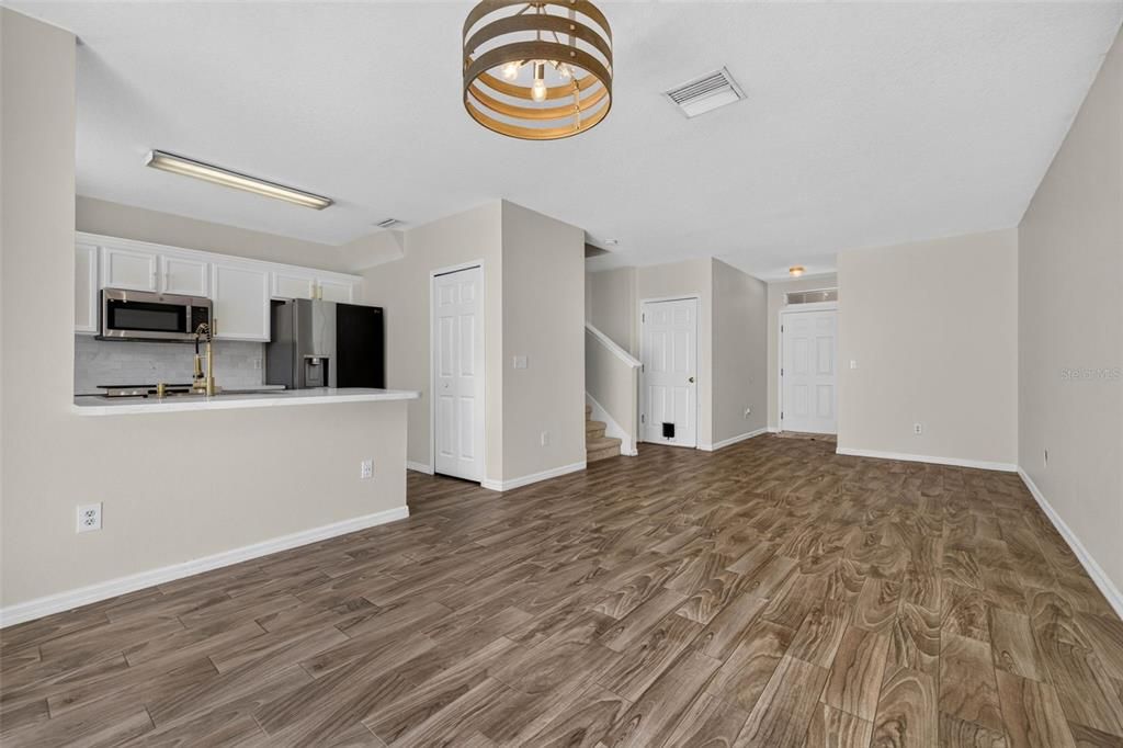 For Sale: $235,000 (2 beds, 2 baths, 1333 Square Feet)