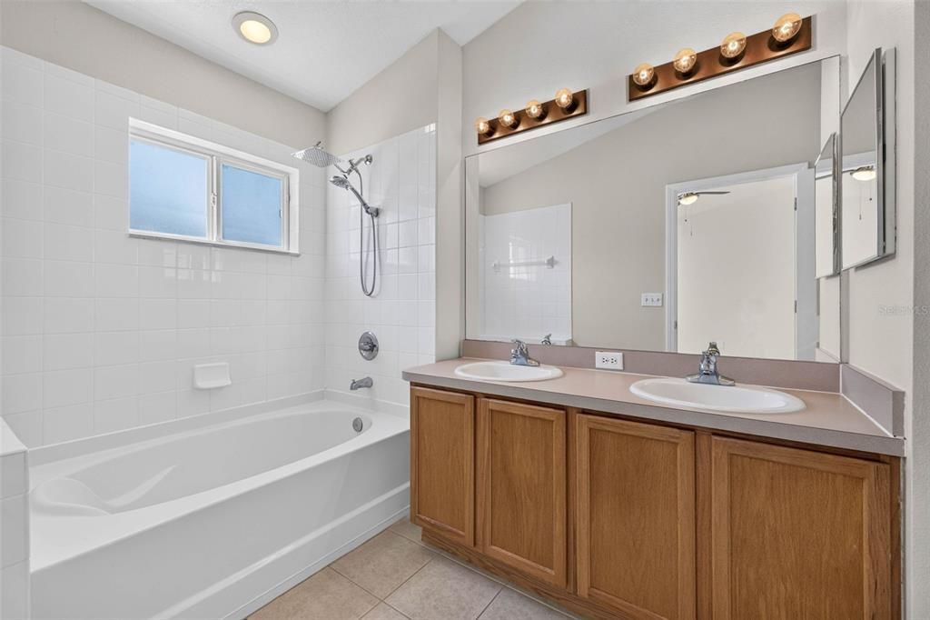 For Sale: $235,000 (2 beds, 2 baths, 1333 Square Feet)