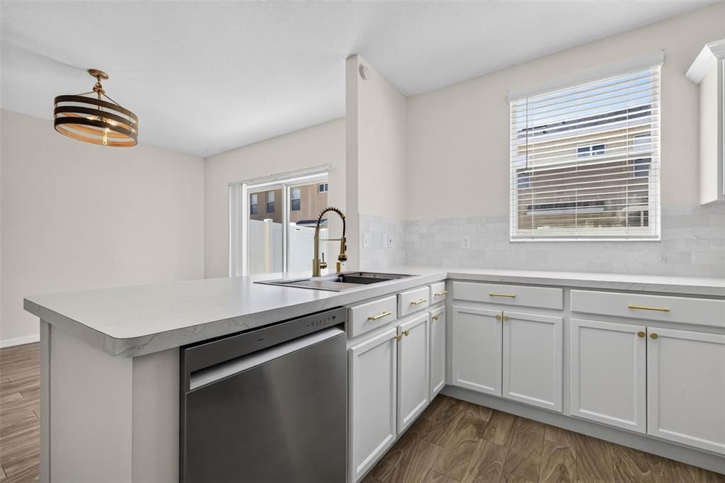 For Sale: $235,000 (2 beds, 2 baths, 1333 Square Feet)