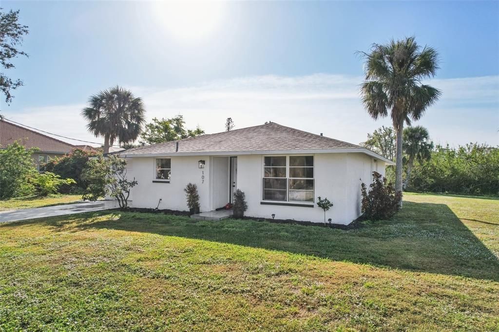 For Sale: $282,000 (2 beds, 2 baths, 1082 Square Feet)