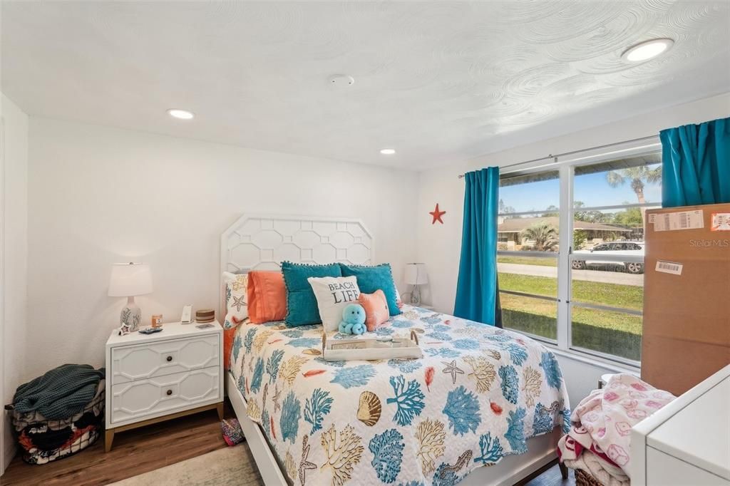 For Sale: $282,000 (2 beds, 2 baths, 1082 Square Feet)