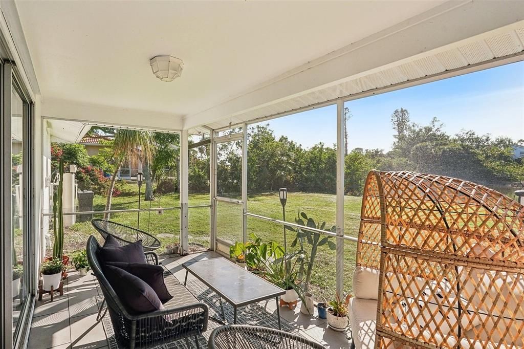For Sale: $282,000 (2 beds, 2 baths, 1082 Square Feet)