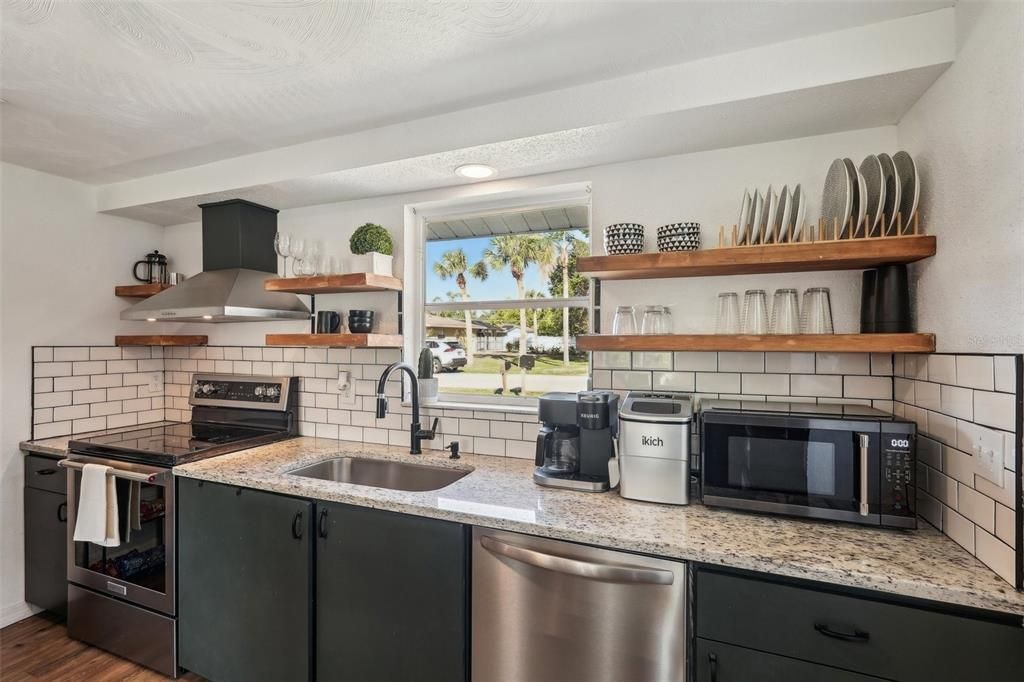 For Sale: $282,000 (2 beds, 2 baths, 1082 Square Feet)