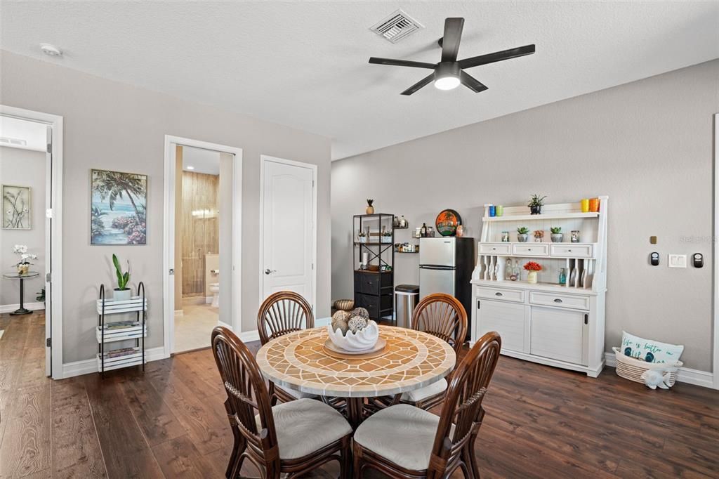 En Venta: $1,425,000 (4 camas, 5 baños, 4722 Pies cuadrados)